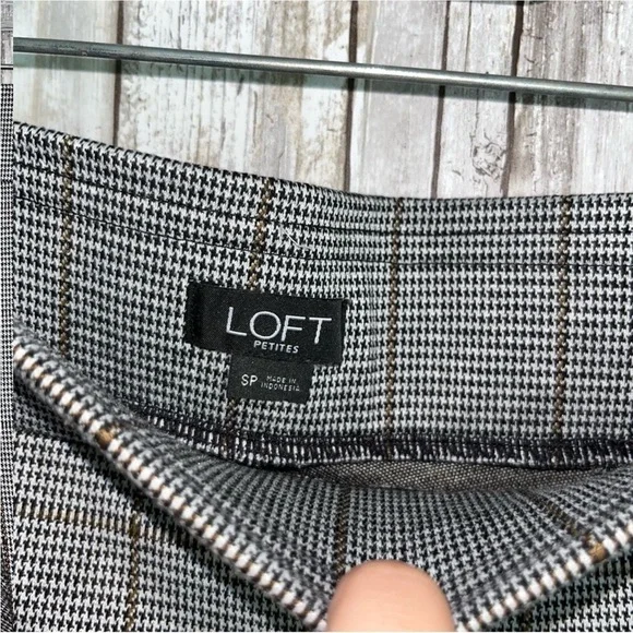 Loft Grey Plaid Pull On Leggings - Picture 5 of 5
